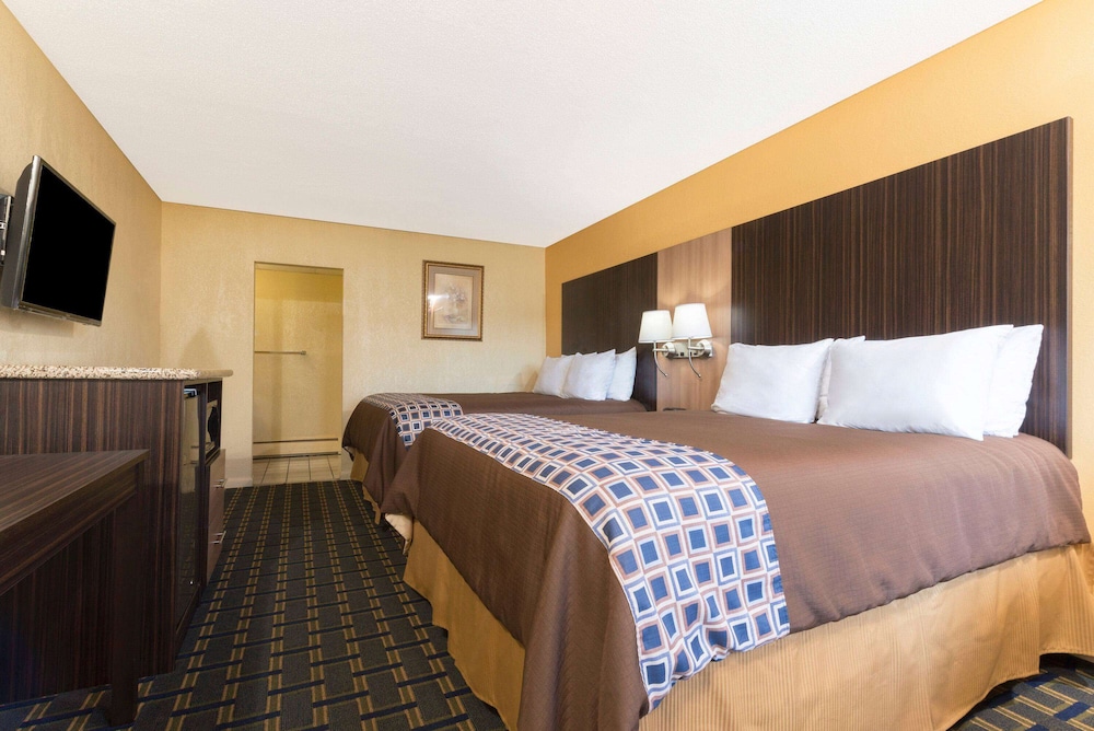 Days Inn by Wyndham Tonawanda/Buffalo 12/33