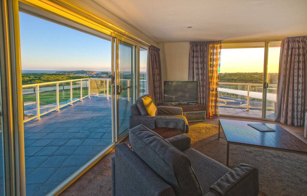 Lady Bay Resort 27/36