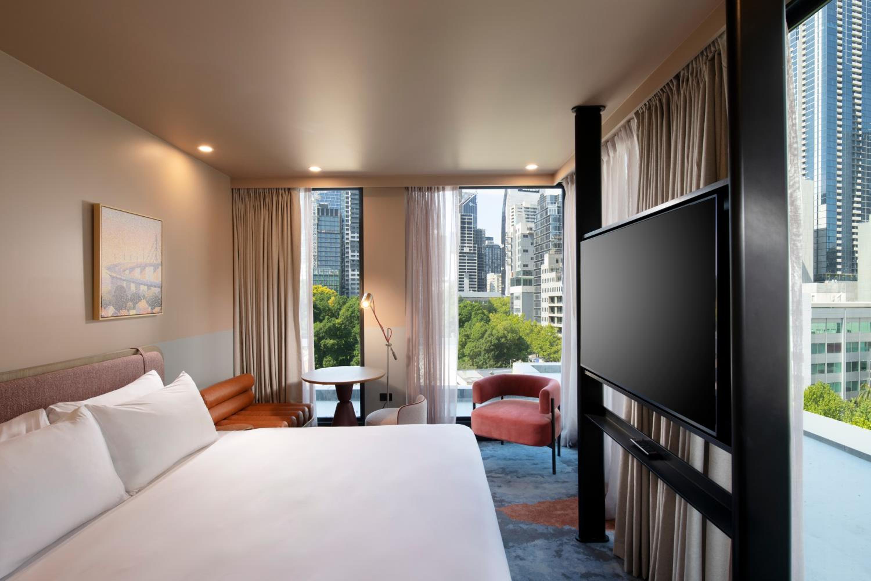 EXECUTIVE, KING BED