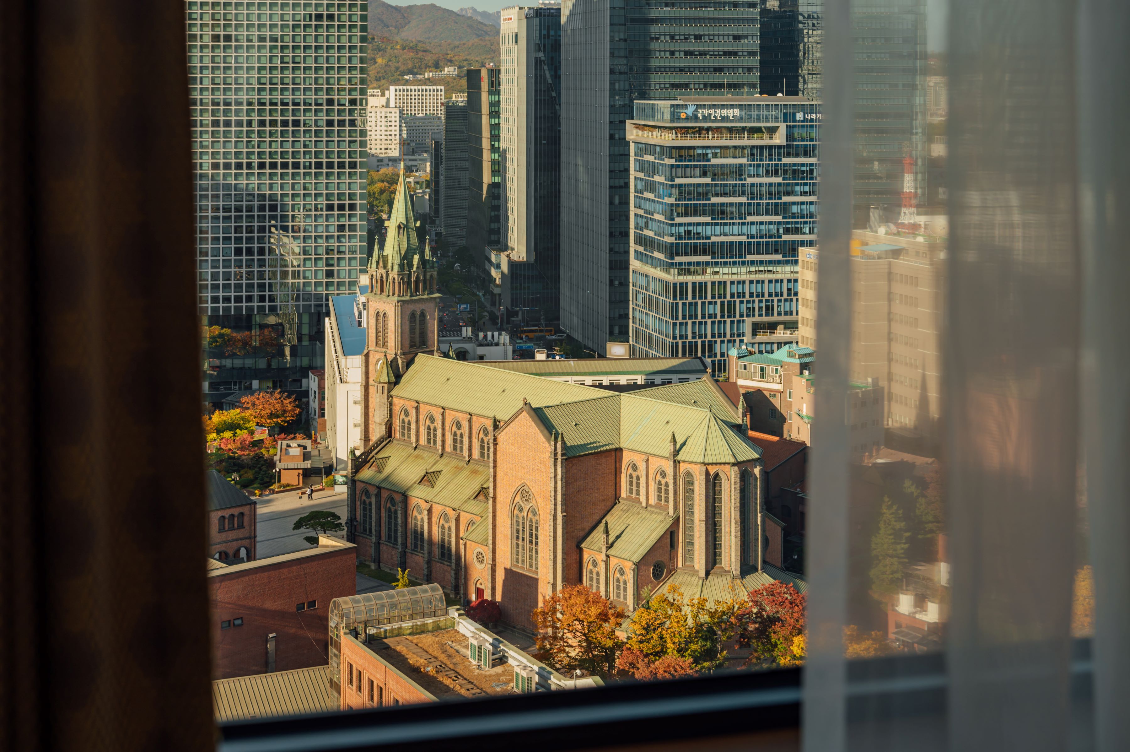 SUPERIOR, FAMILY, TWIN BEDS, CHURCH VIEW