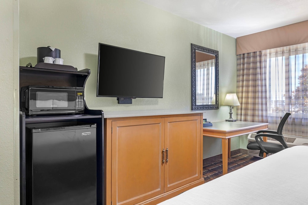QUALITY INN AND SUITES PLANO EAST RICHARDSON 56/62