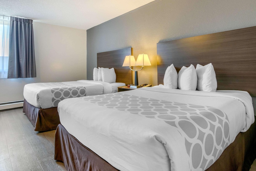 Super 8 by Wyndham Macleod Trail Calgary 12/60