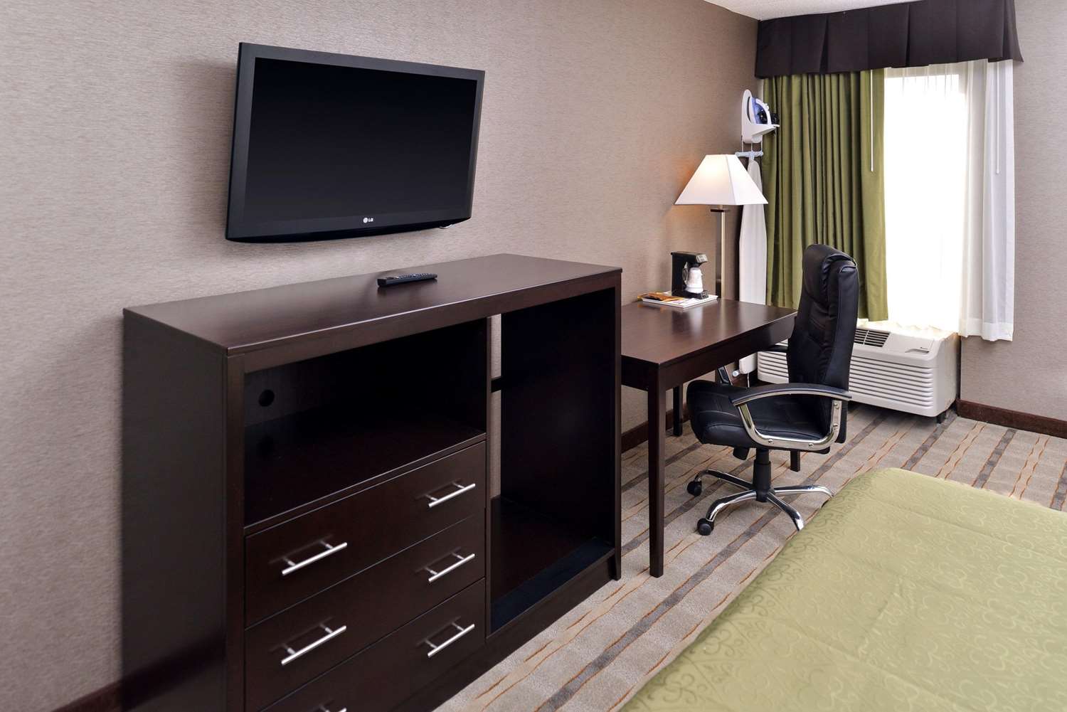 Quality Inn & Suites Matteson near I-57 23/30