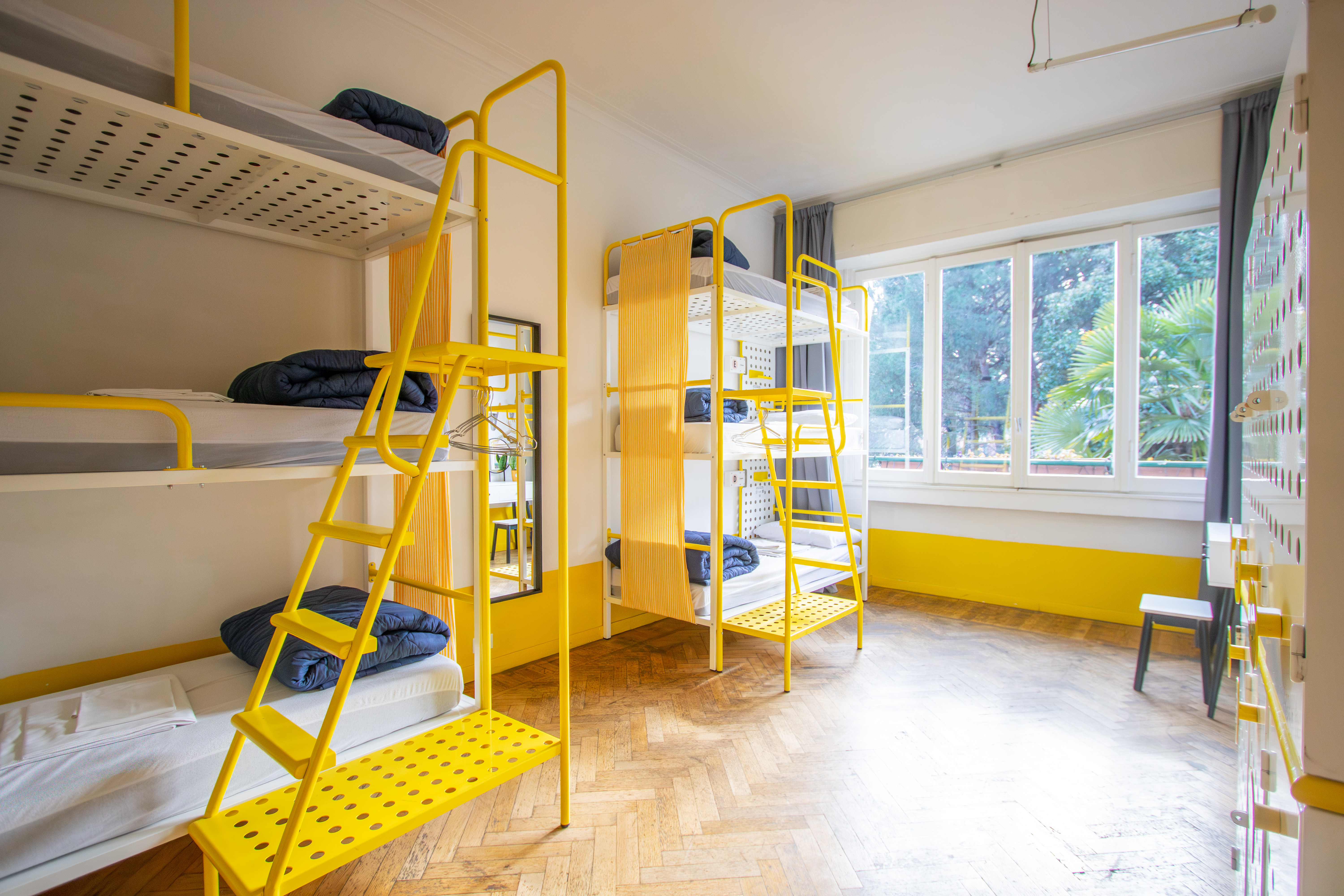 Private, 6 Beds