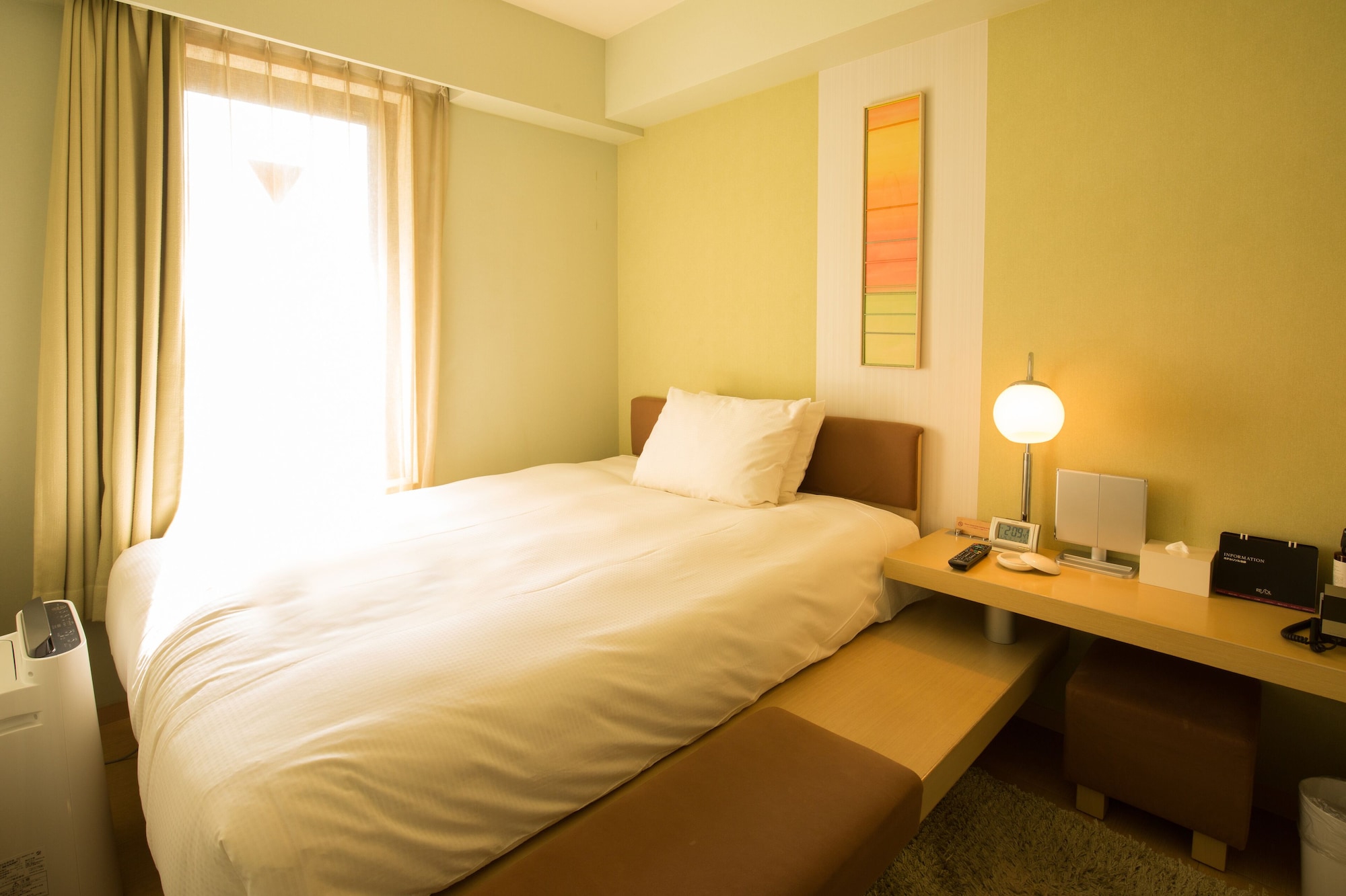 SEMI ROOM, SEMI DOUBLE BED