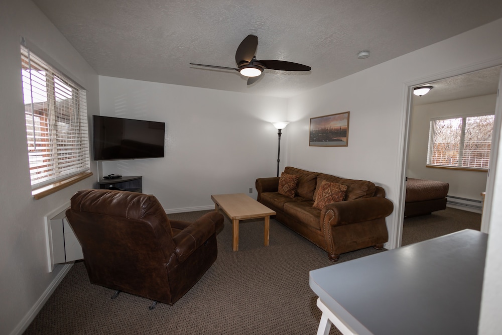 Austin\'s Chuckwagon Motel 26/41