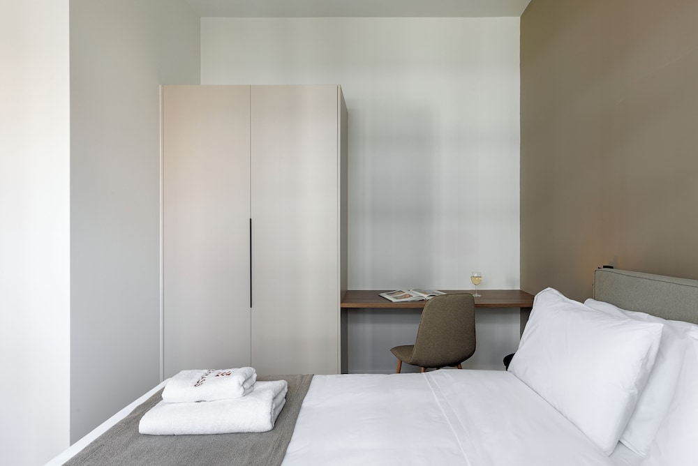 CLASSIC, STUDIO, KITCHENETTE