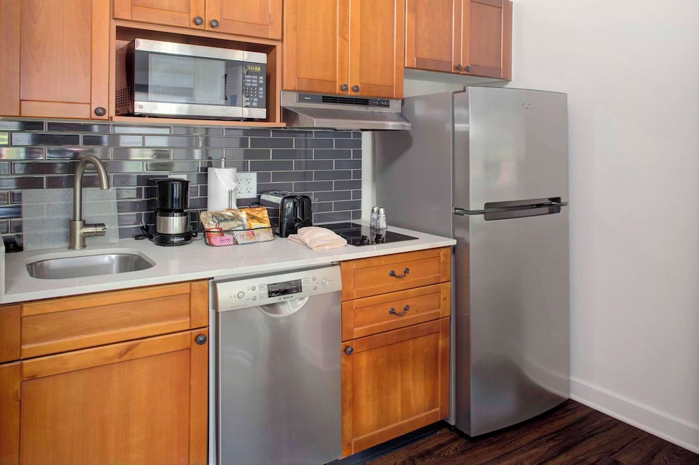 Hyatt House Parsippany East 46/46