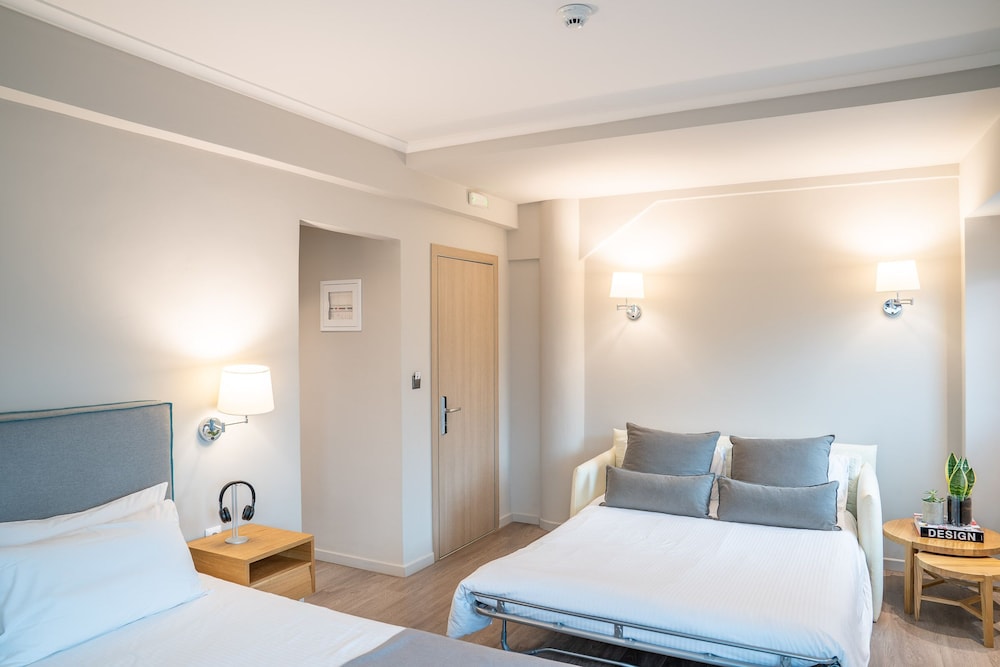 Junior Suite, Queen Bed, Sofa, Balcony
