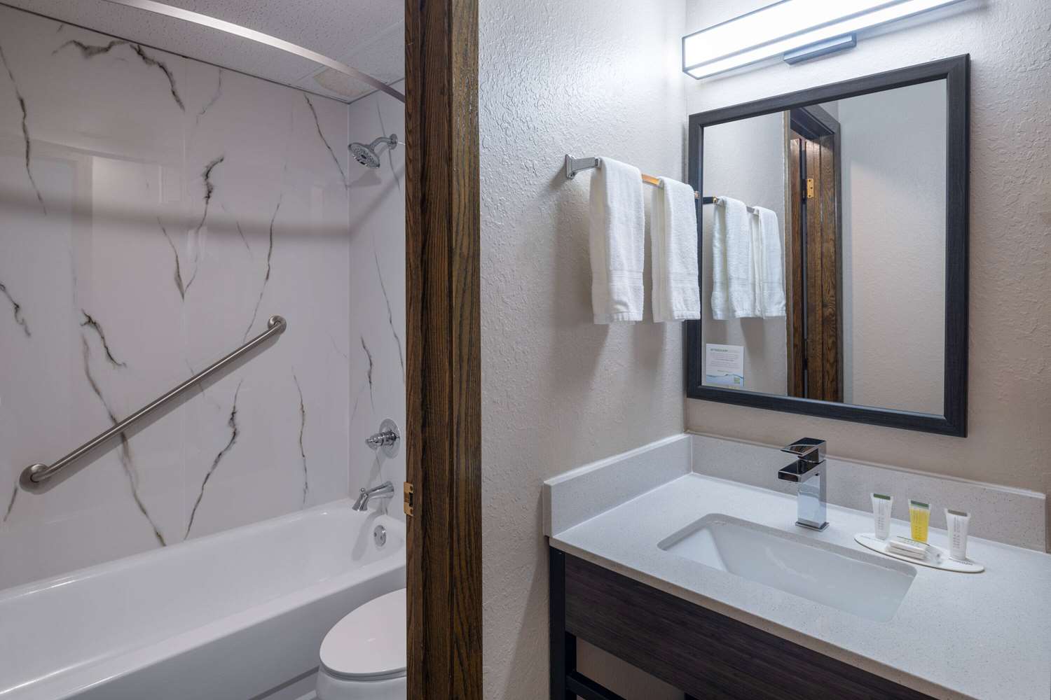 Super 8 by Wyndham Owatonna 14/16