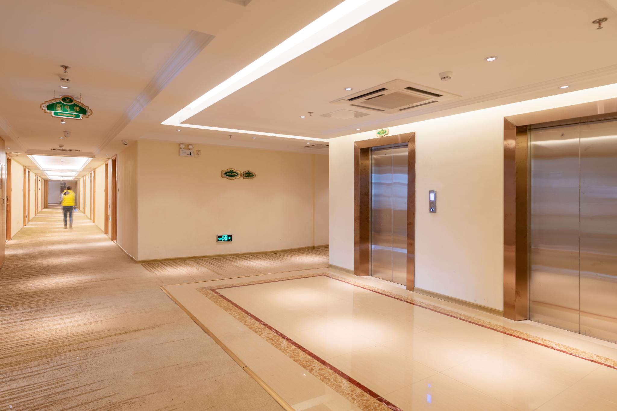 Vienna International Hotel (Jinjiang Airport) 12/34