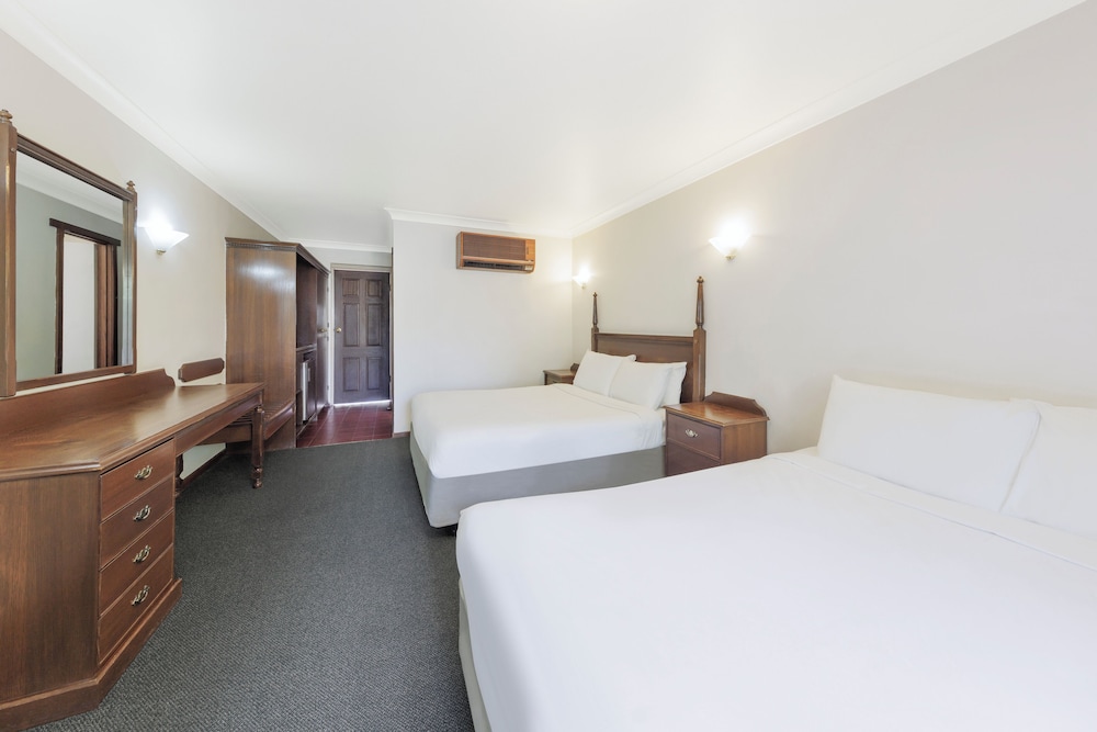 Elizabethan Lodge 25/56