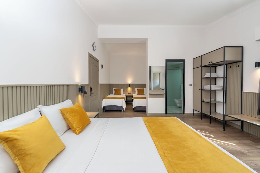 Lemon Hotel 17/50