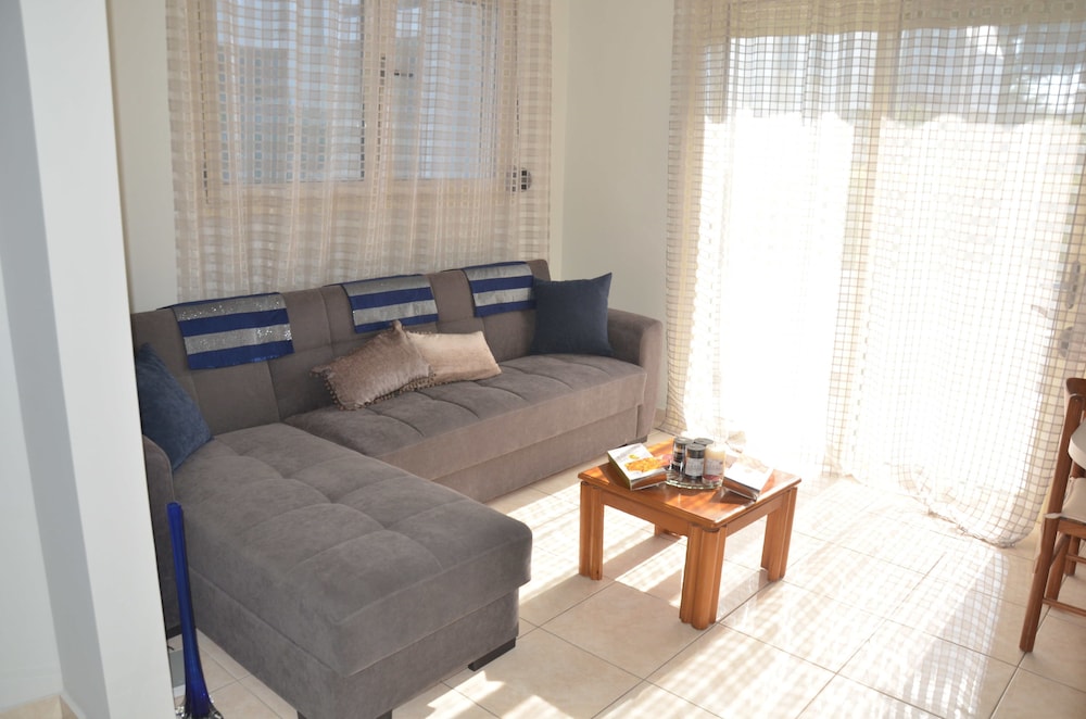 Platoni Elite Apartments 27/50