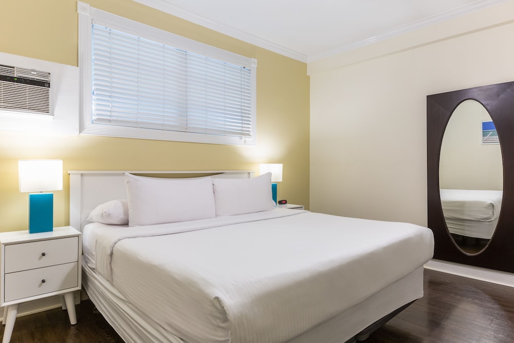 SOUTHERNMOST, SUITE, KING BED, ACCESSIBLE