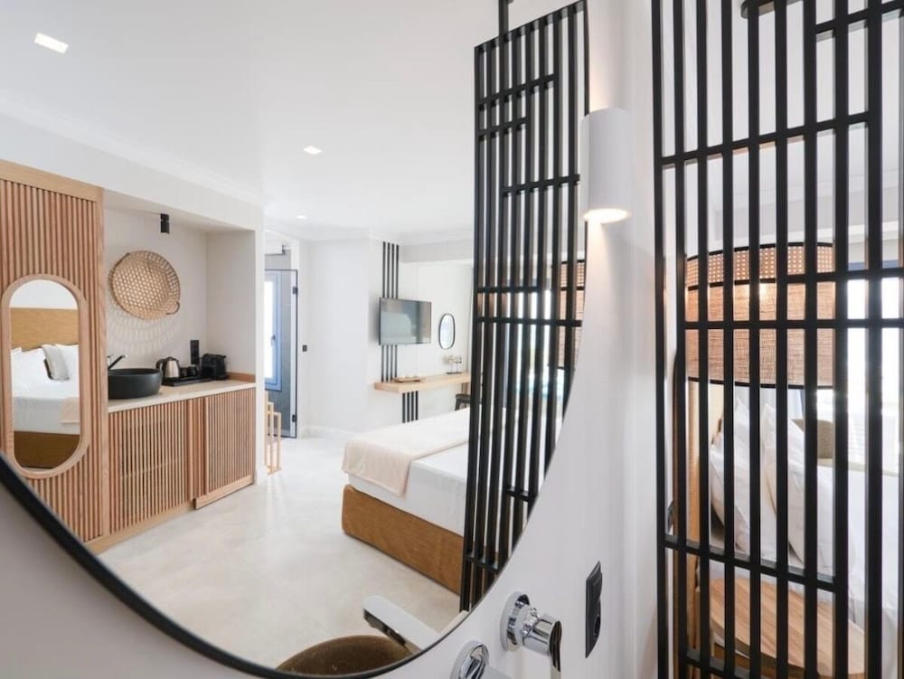 Suite, King Bed, Sea View, Hot Tub, Pyrgos Malia 3/4