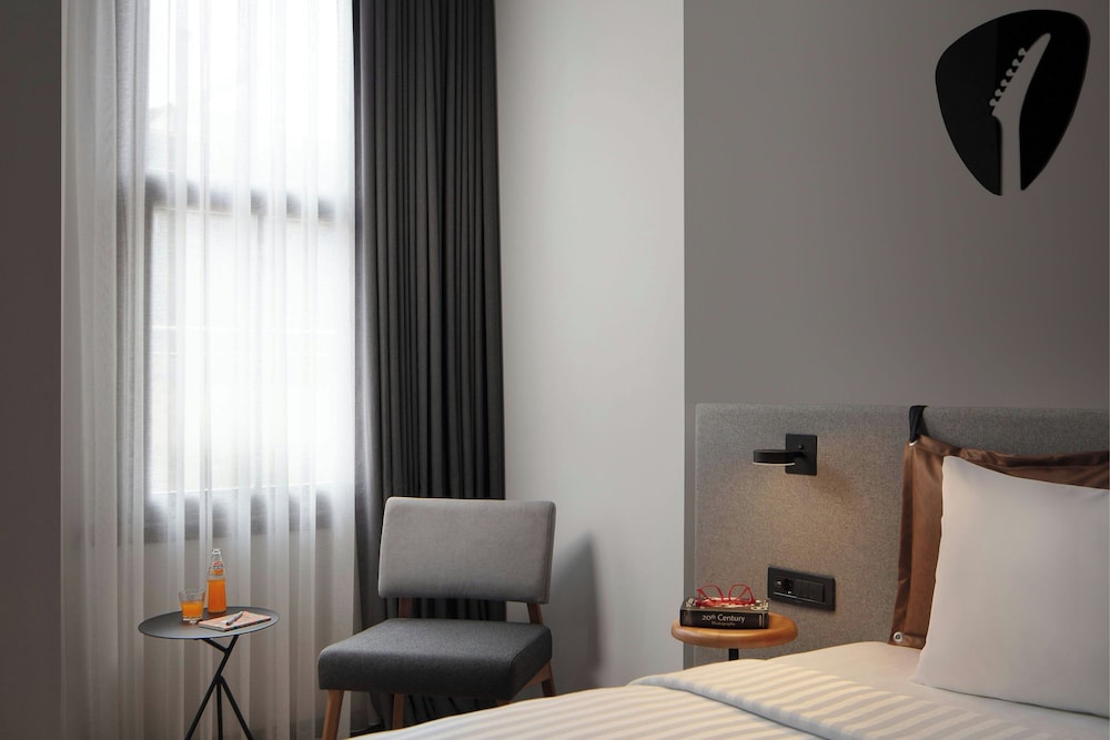 Moxy Istanbul Beyoglu 30/50