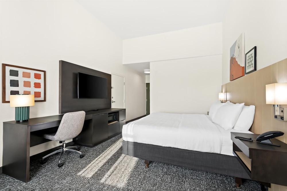 STUDIO, KING BED