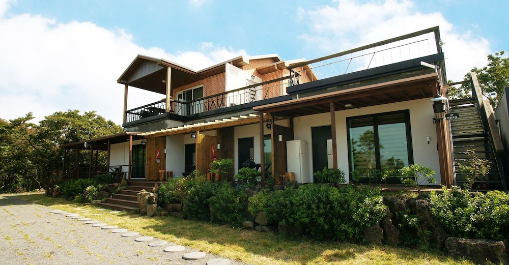 Jeju Gotjawal Geomoon Oreum Pension 1/50