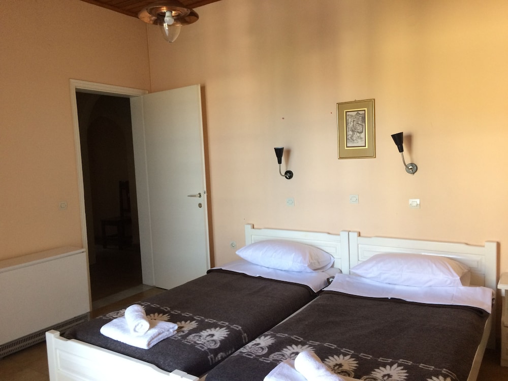3 BEDROOMS, APARTMENT, PARTIAL SEA VIEW