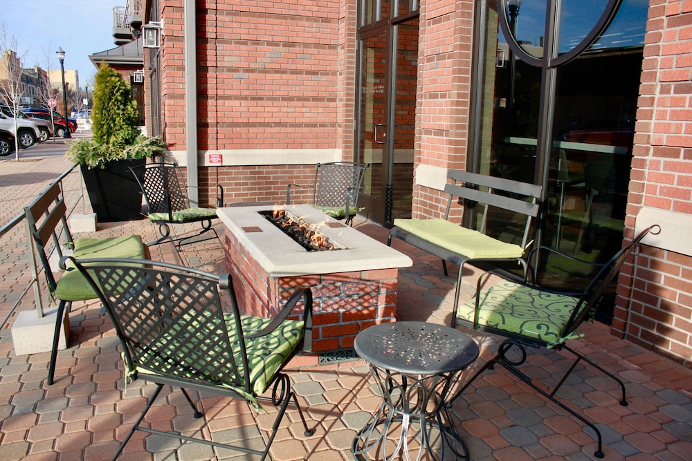 Courtyard Holland Downtown 35/50