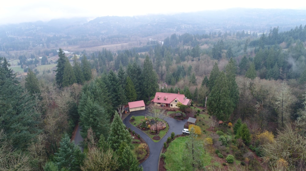 MapleRidge House: A BnB For All Seasons 40/50