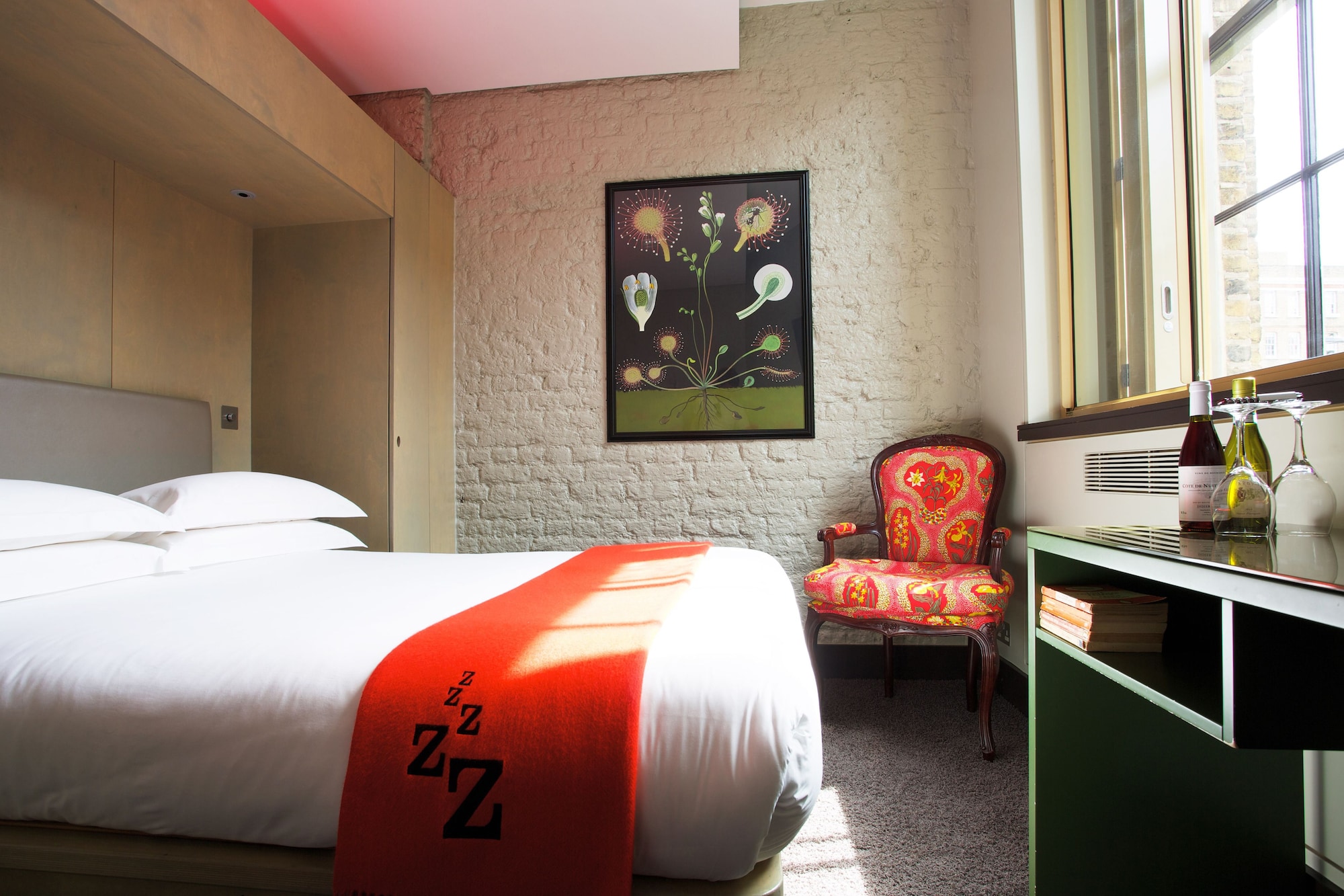 CLUB, DOUBLE BED