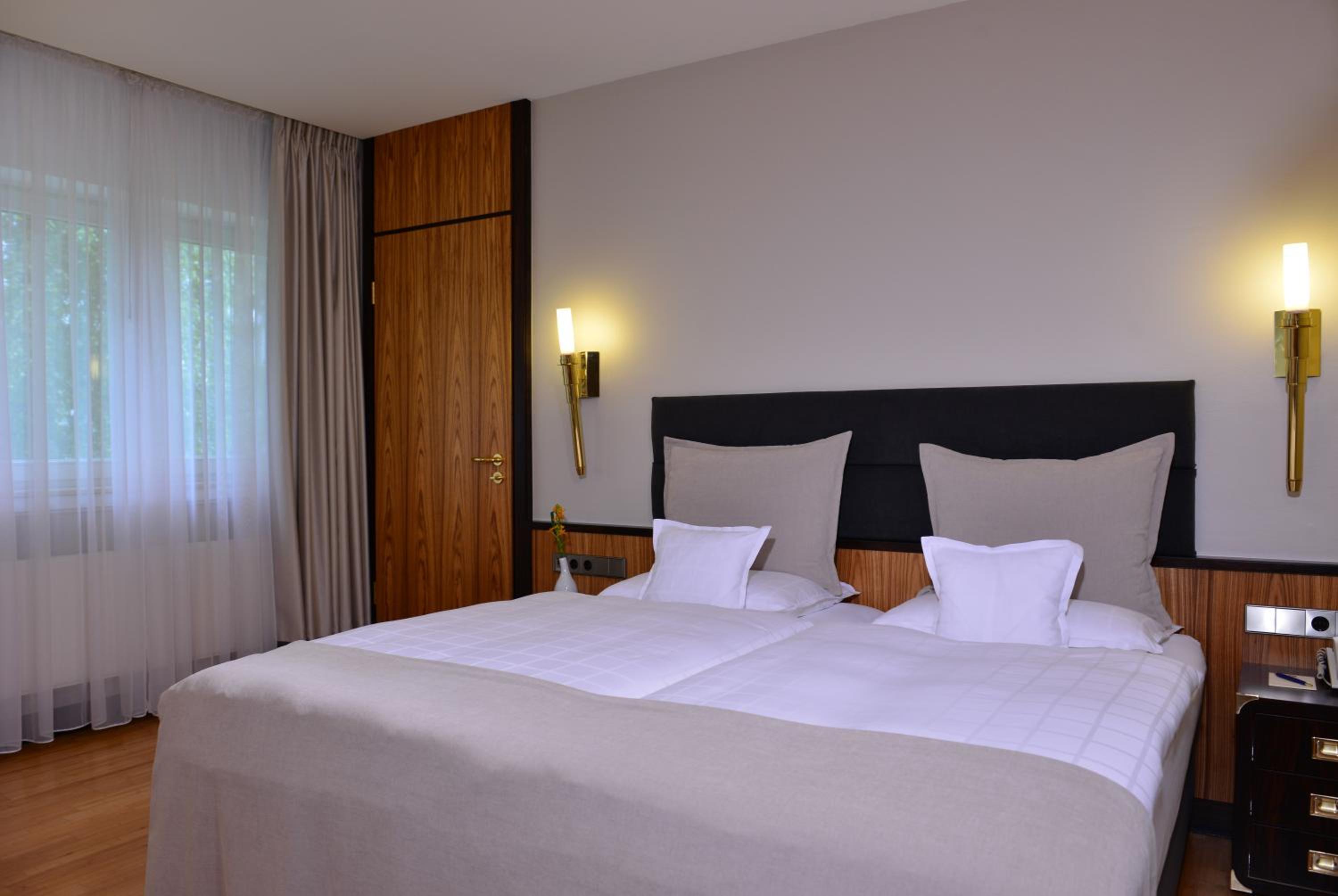 Design, Queen Bed