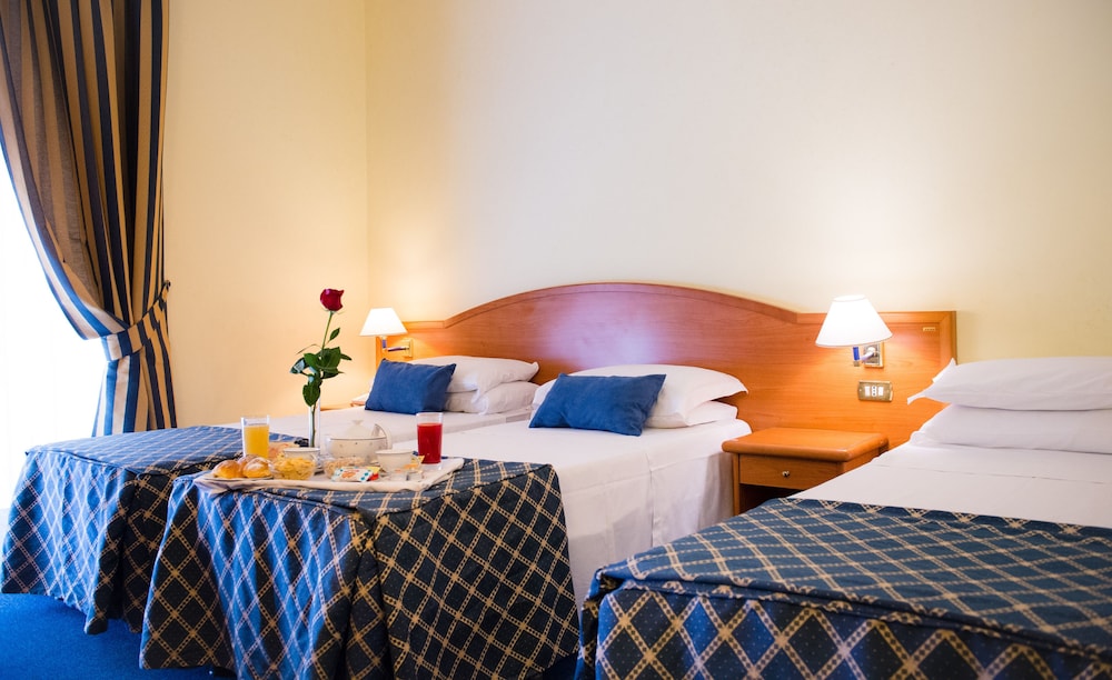 AMADEUS HOTEL ROME 25/50