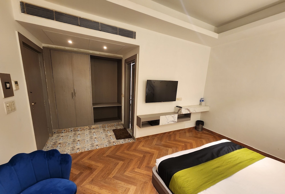 Hotel Square 9 Inn 15/23