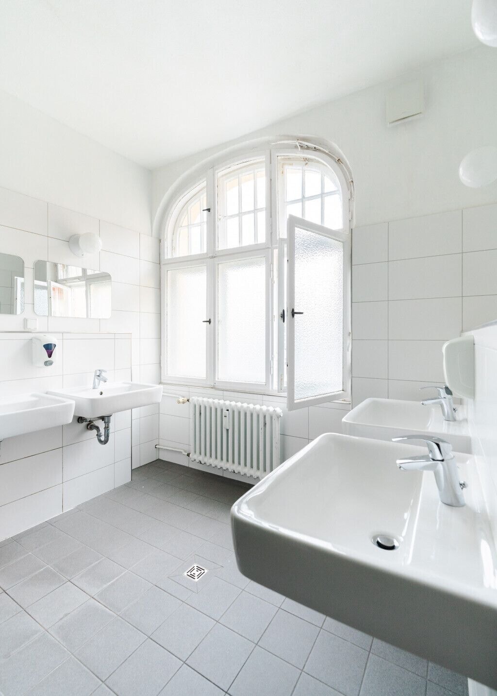 Mixed Dorm, 8 People, Shared Bathroom