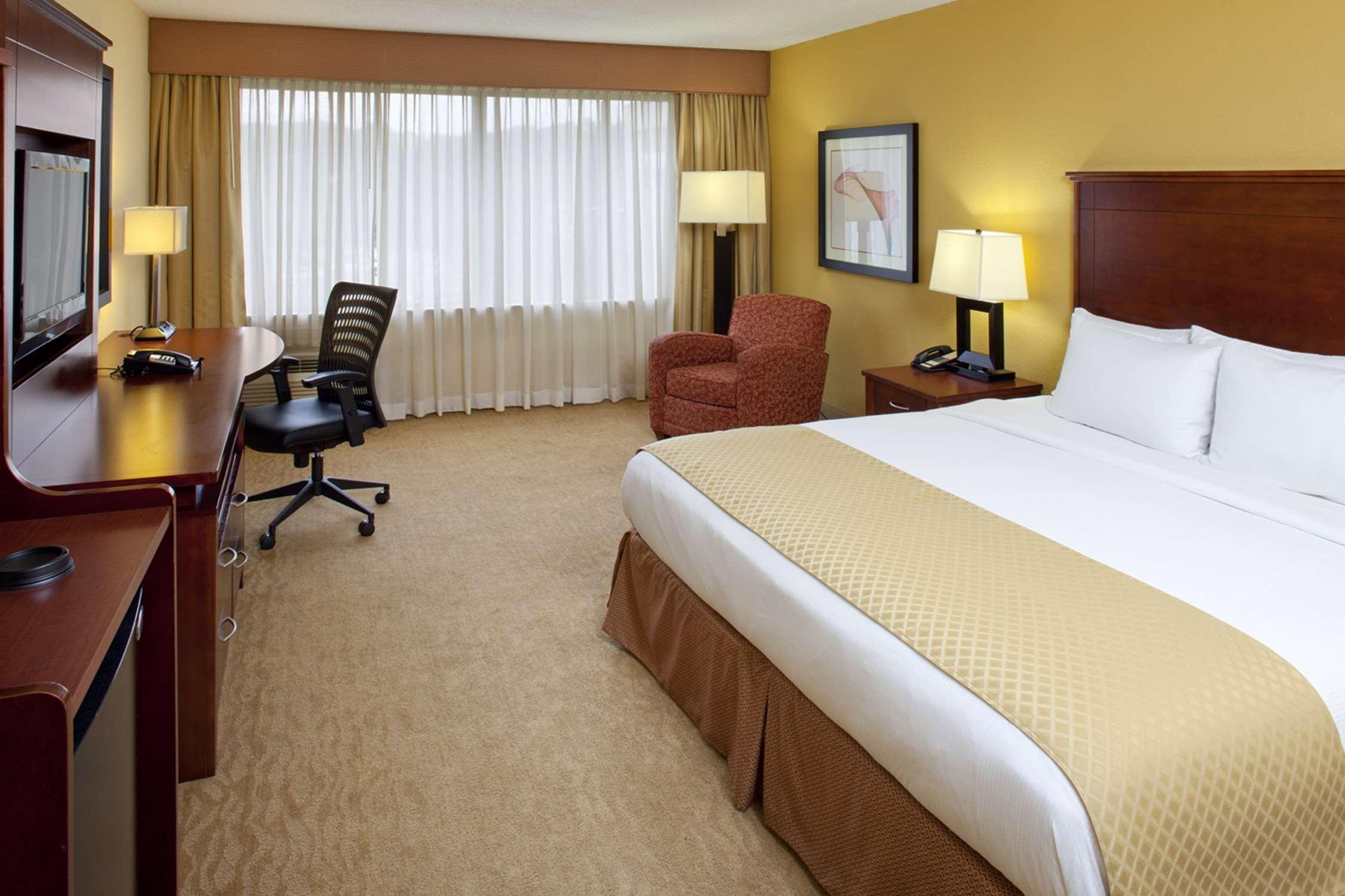 PRESIDENTIAL, 2 ROOMS, SUITE, KING BED