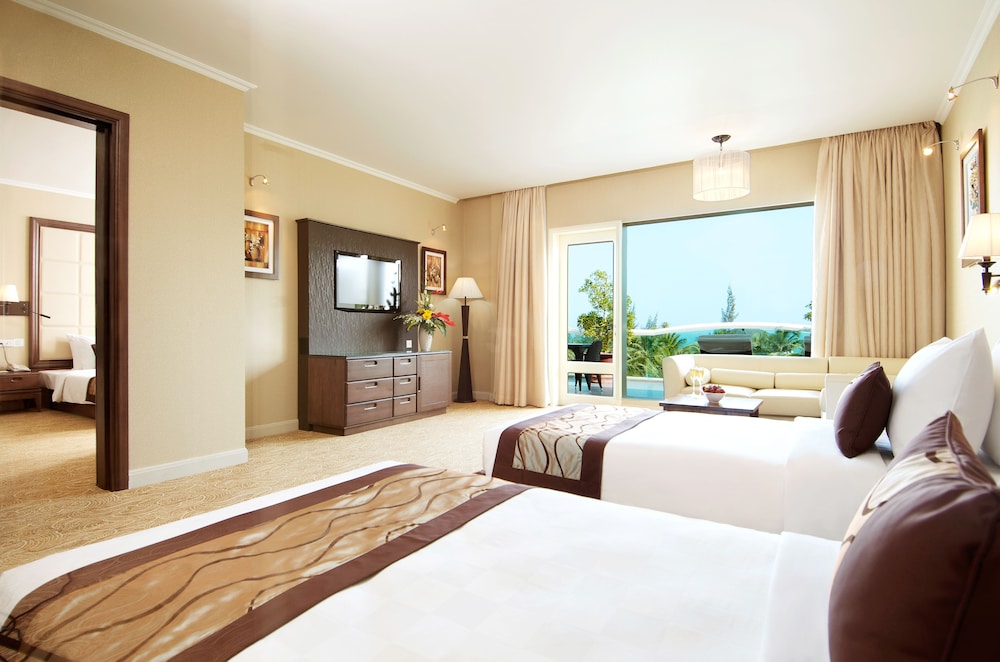 Sea Links Beach Hotel 13/47