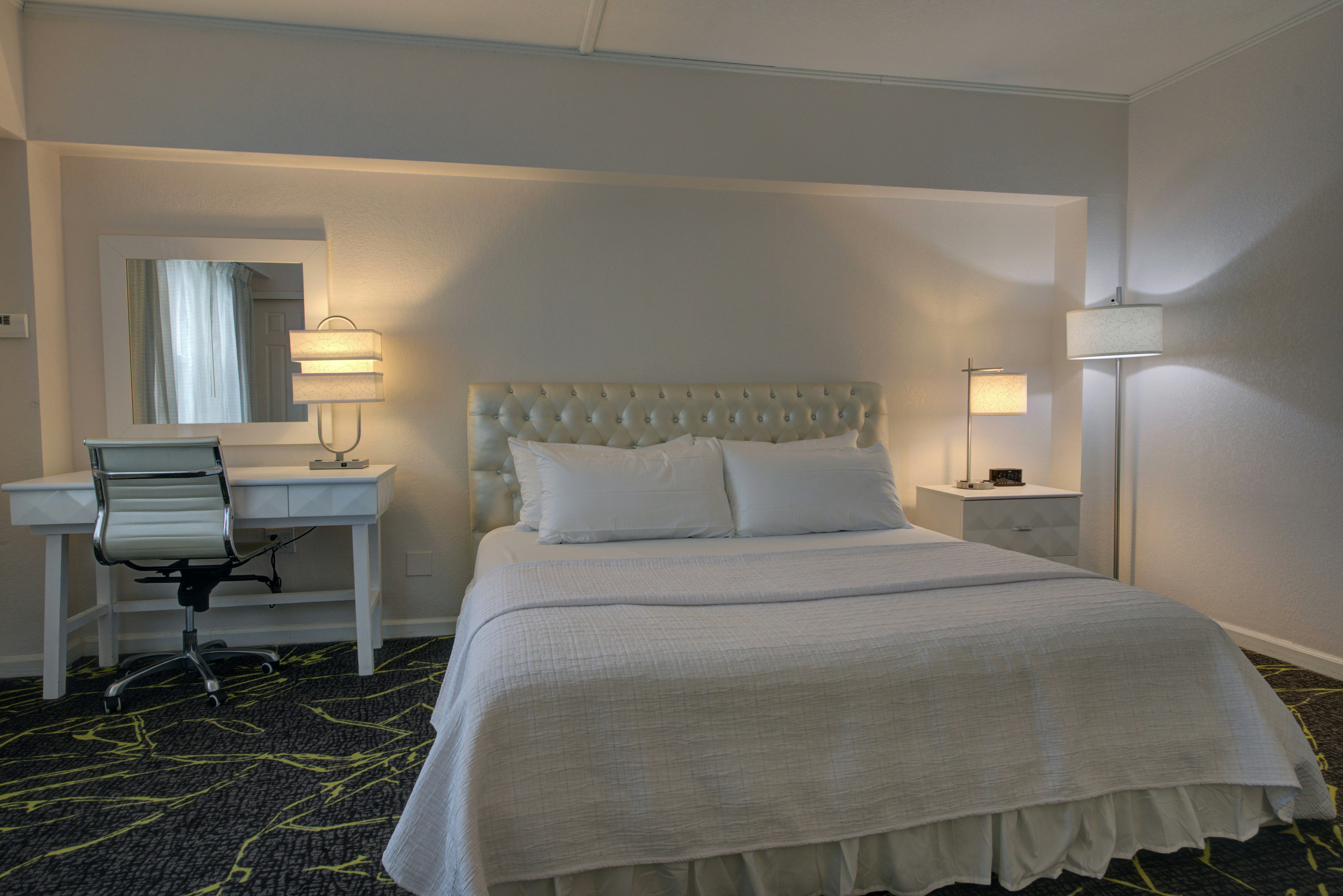 The Roslyn, Tapestry Collection by Hilton 5/50