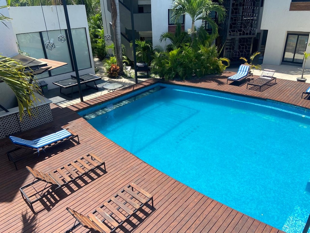 Seven Boutique Apartments 49/55