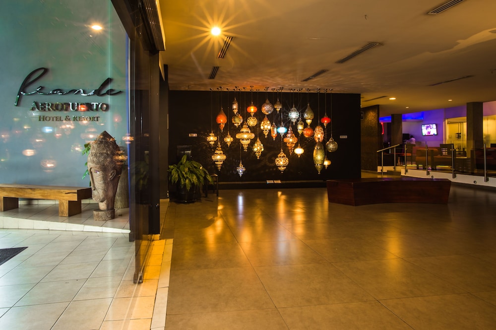 Riande Aeropuerto Hotel & Casino 8/69