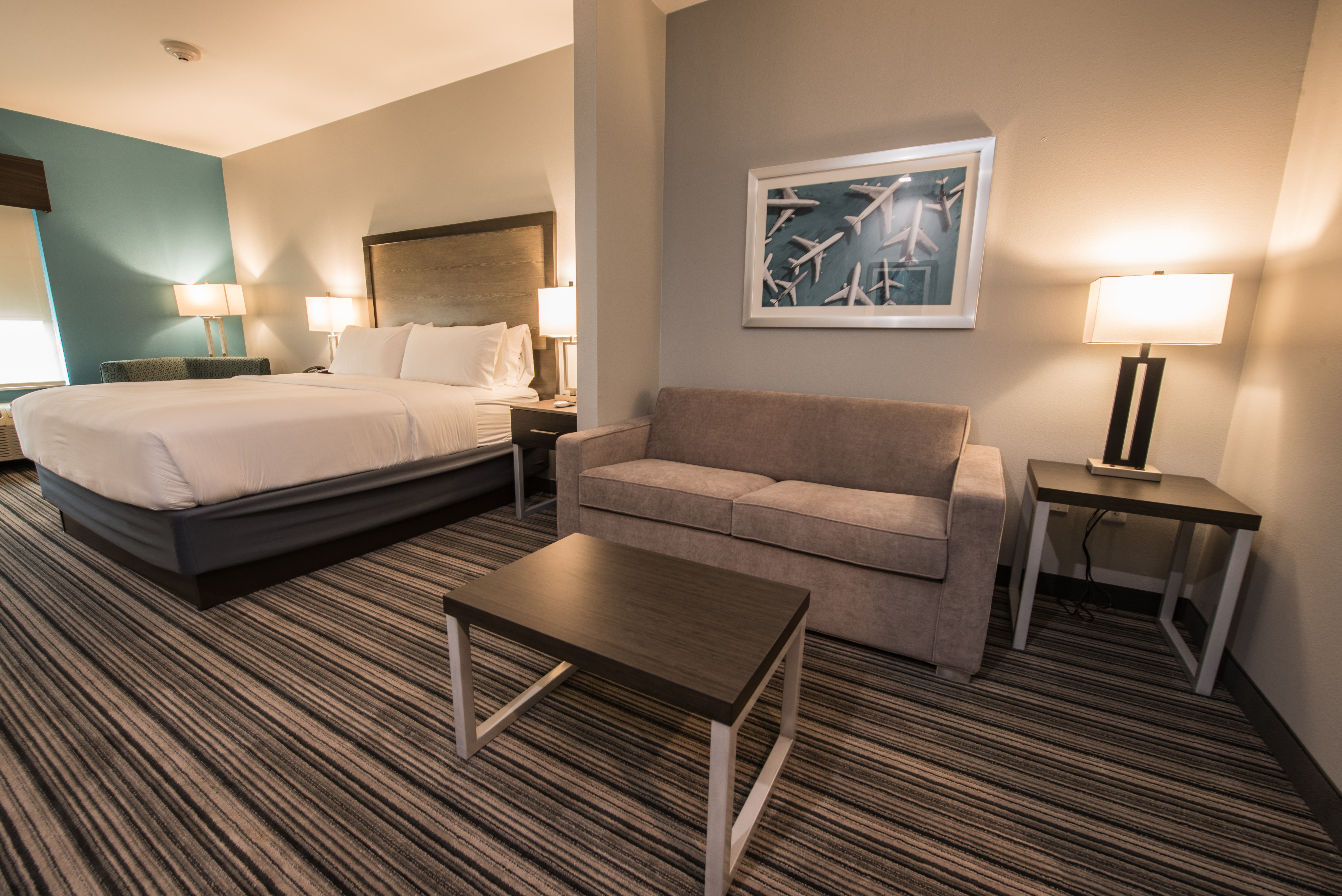 Holiday Inn Express Suites Houston Se Airport Area 25/71