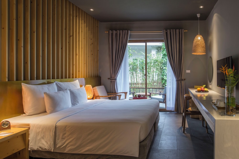 PREMIUM, DELUXE, KING BED