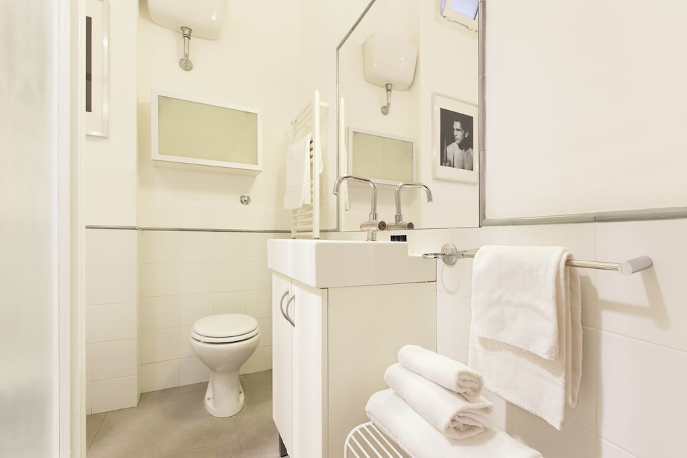 Rome Accommodation Condotti with terrace 48/50