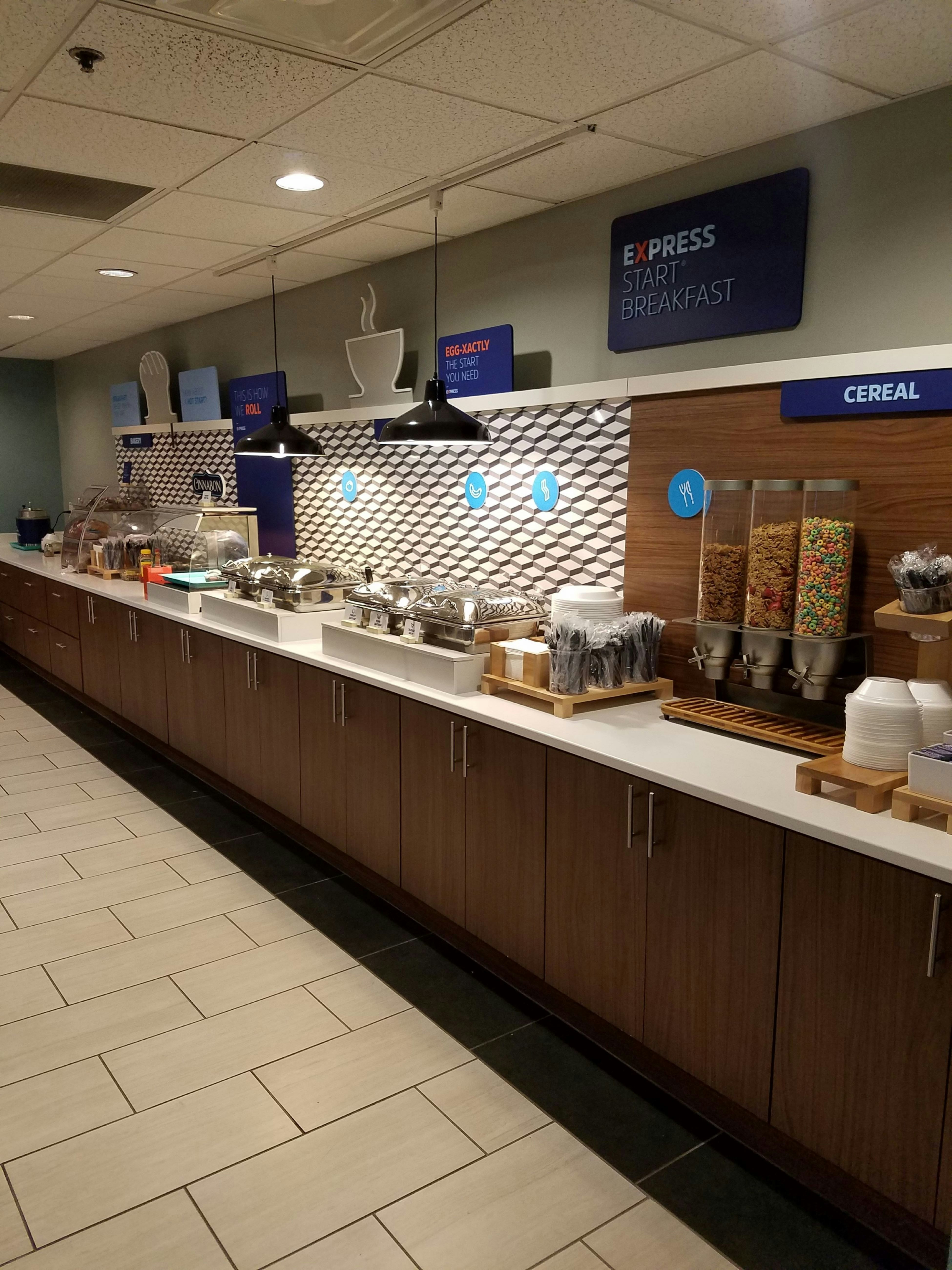 Holiday Inn Express Hotel and Suites Kingsport-Meadowview I-26 6/30