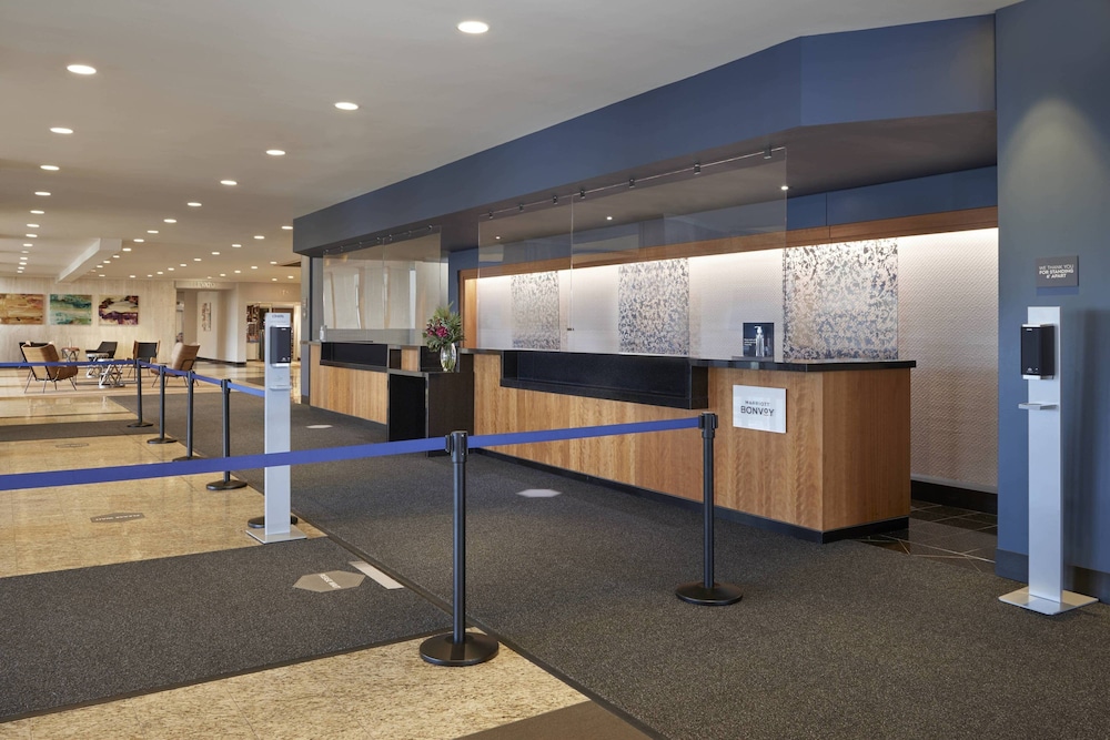 Lobby at Delta Hotels by Marriott Toronto Airport & Conference Centre, TORONTO