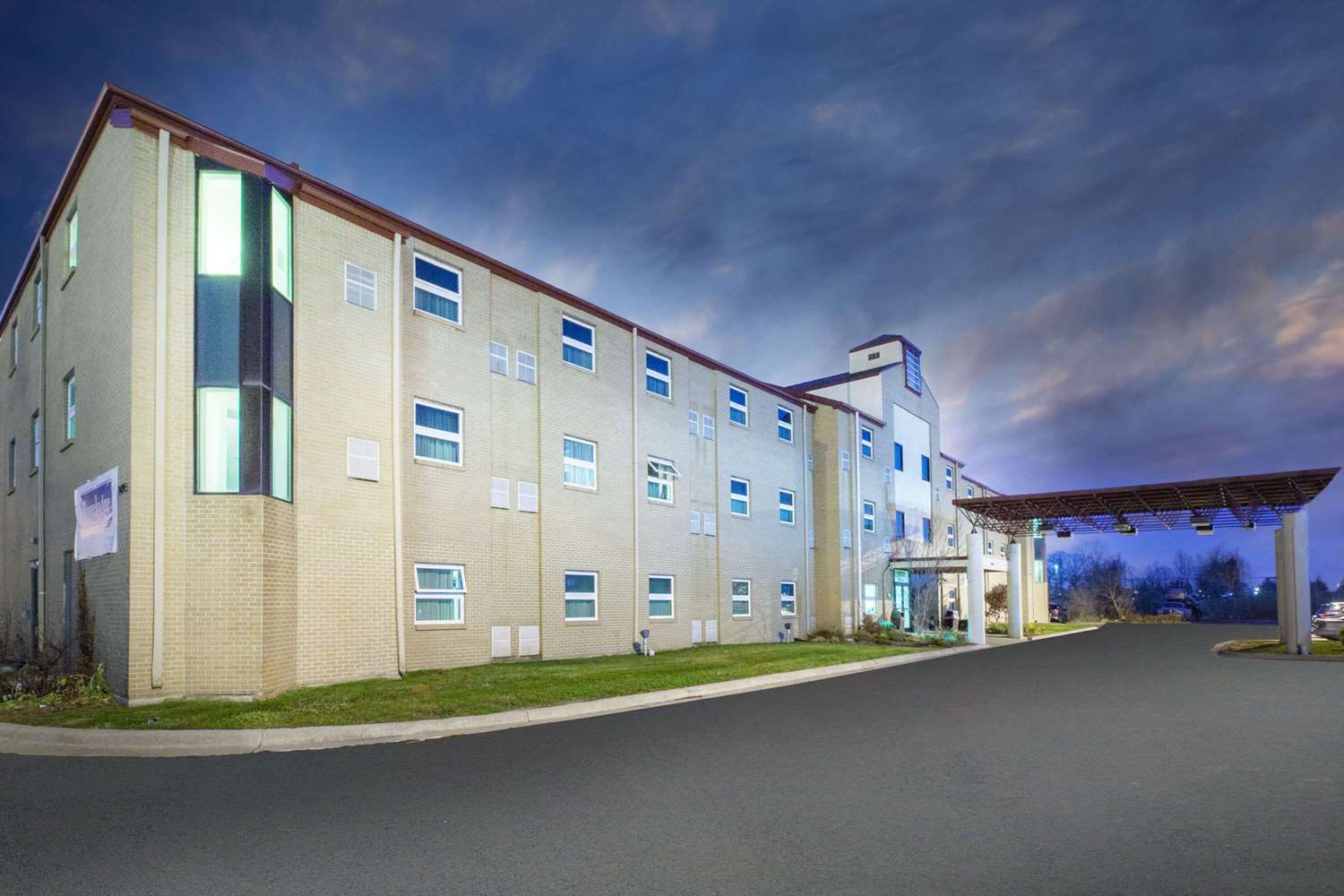 Travelodge by Wyndham Romulus Detroit Airport 2/23