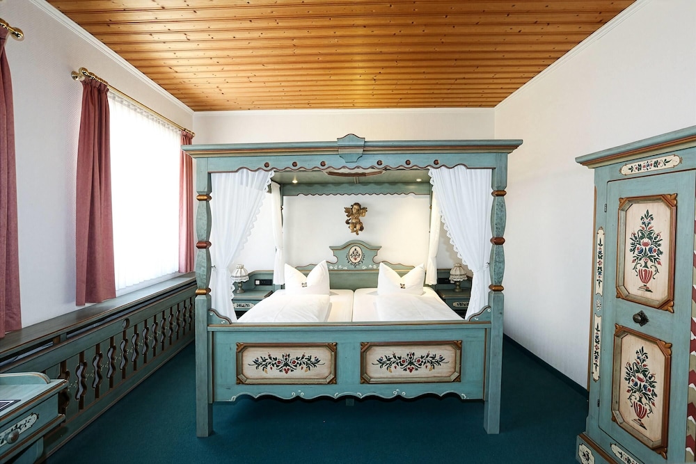 ANA Goggl, Trademark Collection by Wyndham 11/50
