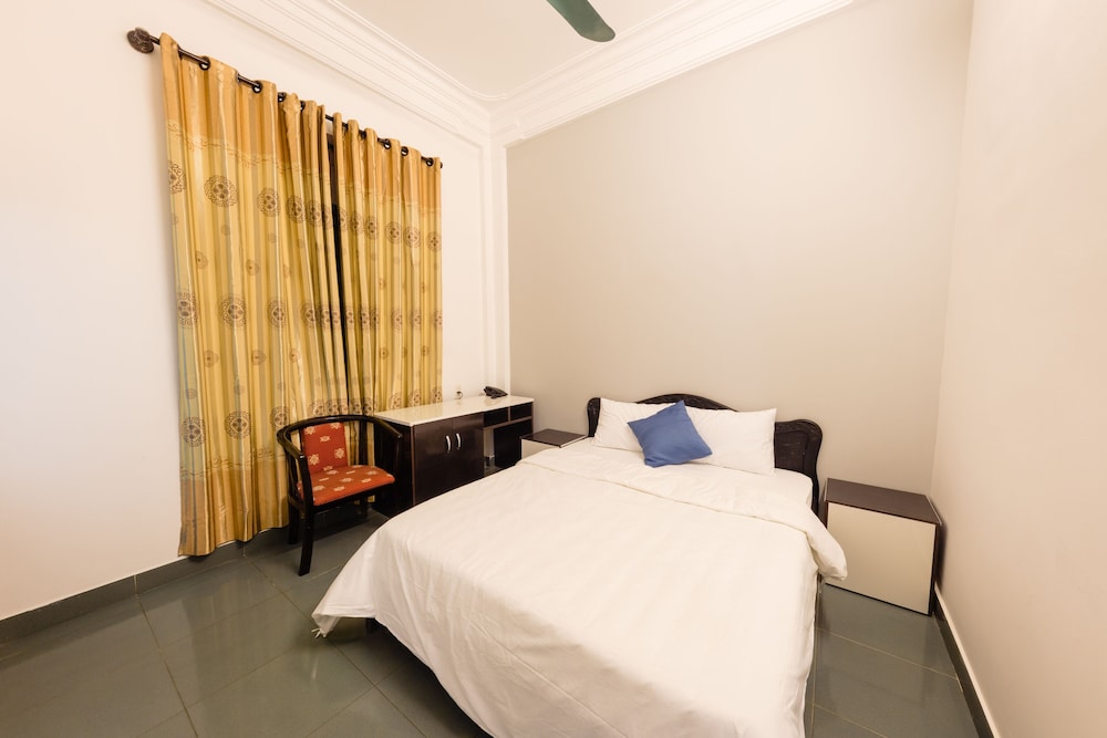 Avon Hotel 18/54