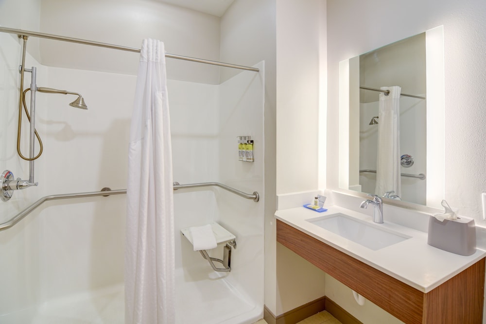 Holiday Inn Express Hotel And Suites Foley 73/75