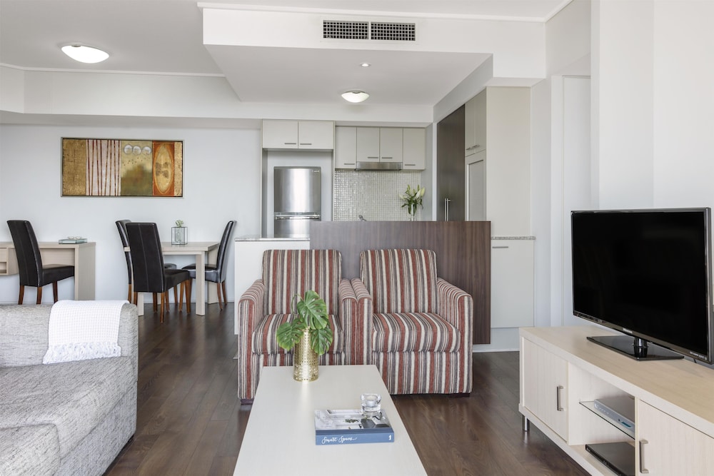 Oaks Brisbane Aurora Suites 63/74