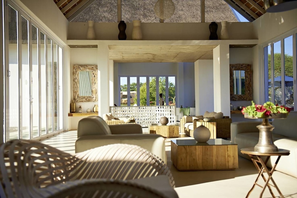 Emanya@Etosha Game Lodge 12/28