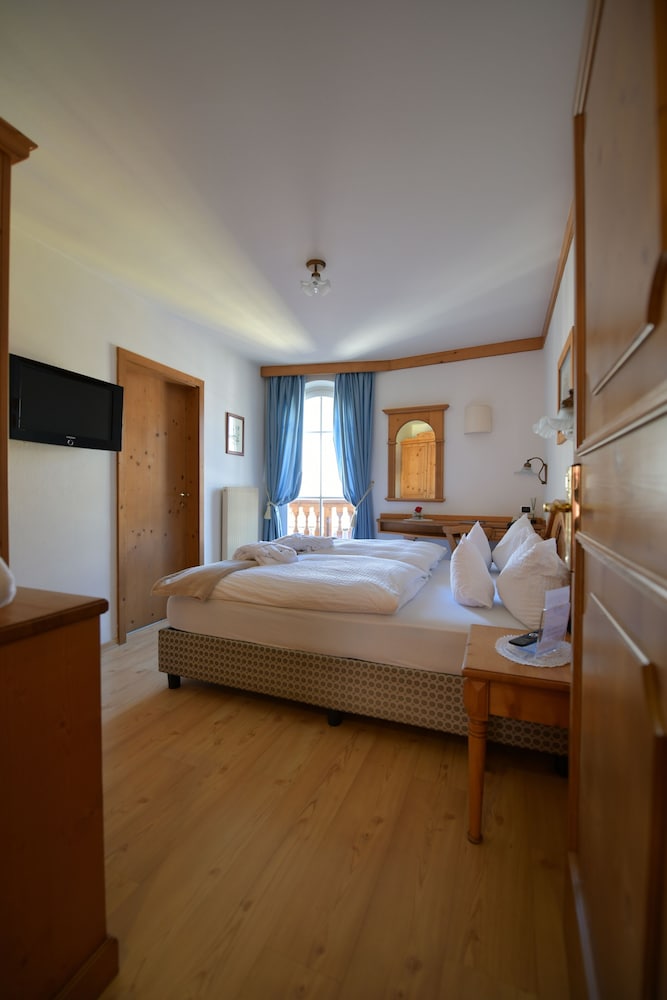 Central Hotel 18/59