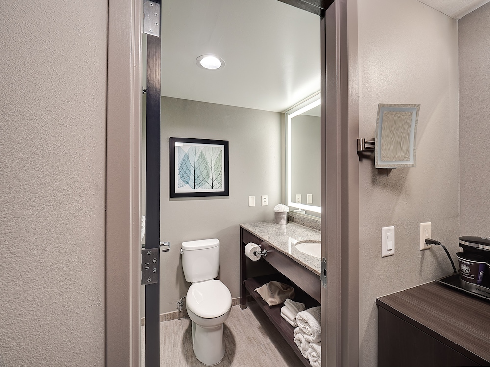 Doubletree By Hilton Bloomington 16/76