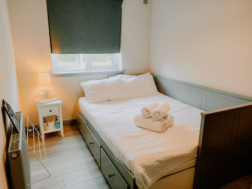 Basic, Double Bed, Shared Bathroom